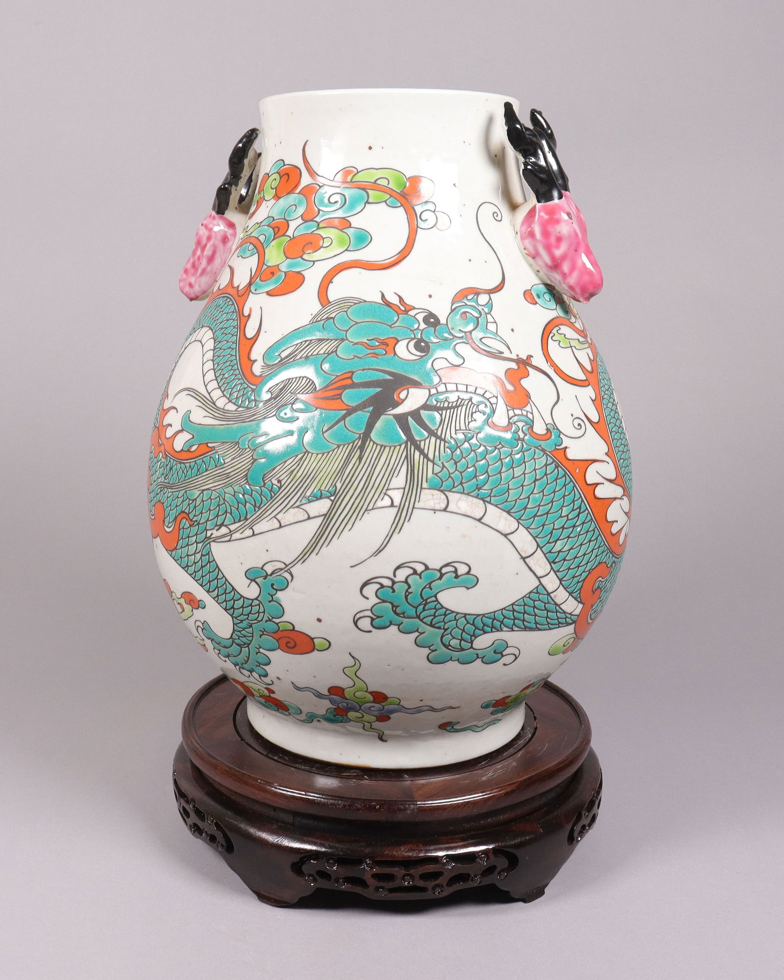 Chinese antique handled urn vase: Chinese antique fine handled urn vase. H: 12.25" x W: 8.9."