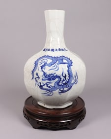 Chinese fine crackled dragon vase