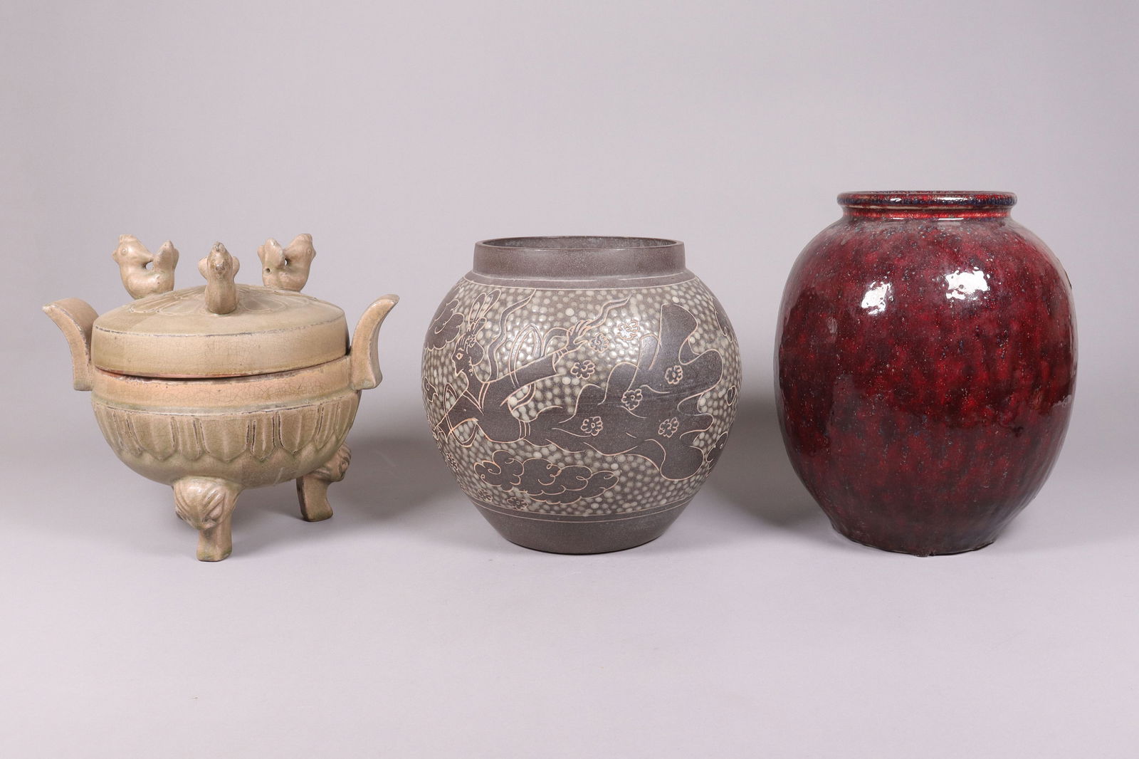 Lots Chinese fine jars: Lots Chinese fine jars, largest H: 10.25" x W: 8.75."