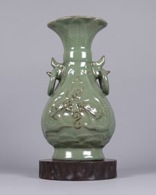 Chinese fine green vase