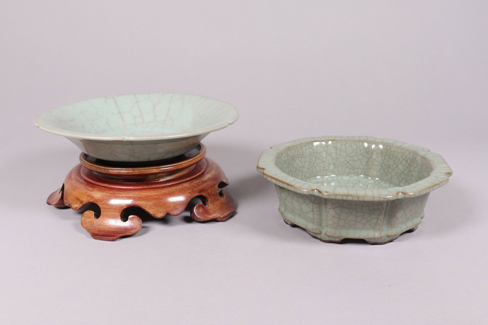 Lots Chinese crackled washer: Lots Chinese fine crackled washer. Largest H: 2.5" x W: 7.1."