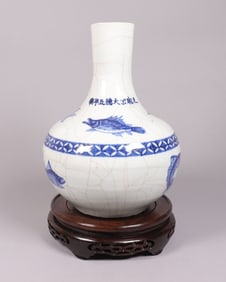 Chinese fine crackled b/w vase