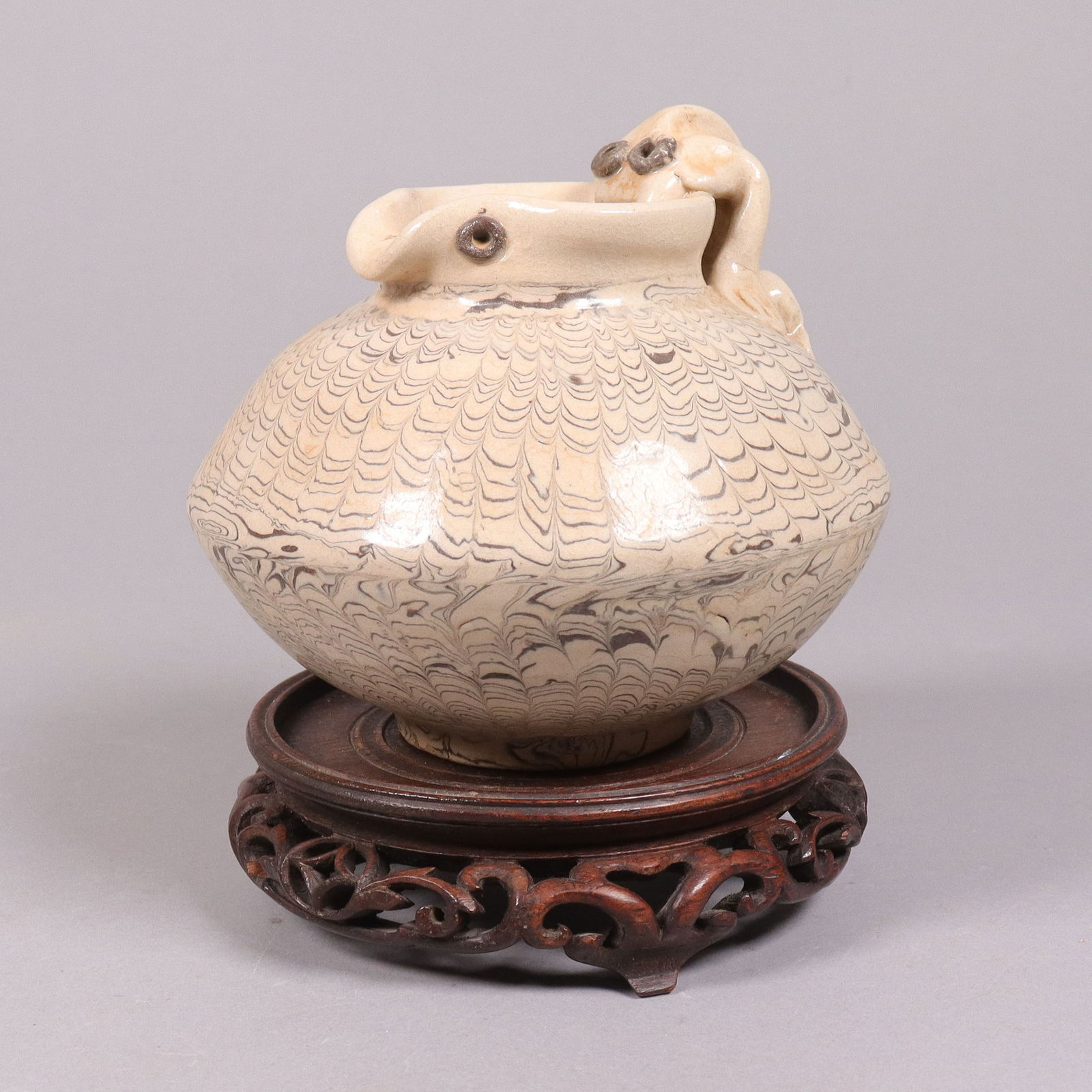 Chinese fine pottery: Chinese fine pottery. H: 4" x W: 5.5."