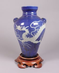 Chinese fine blue dragon vase