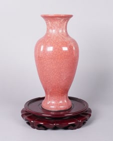 Chinese red crackled vase