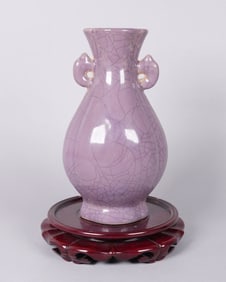 Chinese fine handled vase