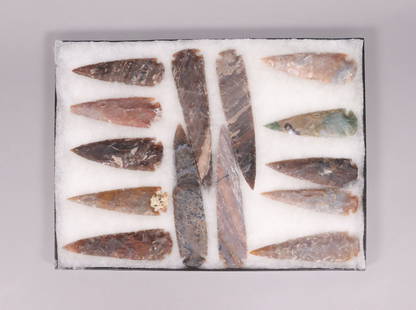 Lots vintage spear heads: Lots vintage spear heads in a box.