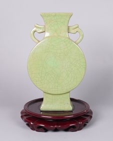 Chinese crackled green vase