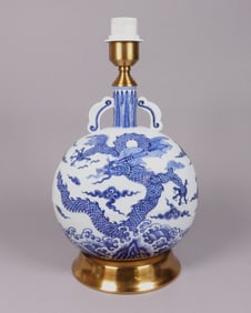 Chinese fine b/w dragon flask