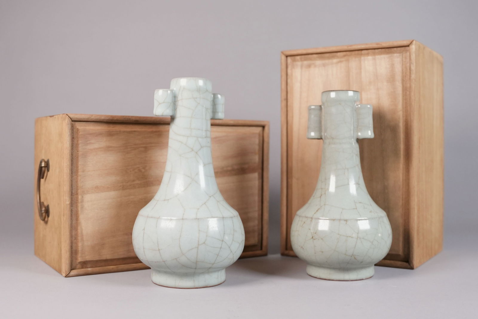 2 Chinese celadon vase with box (1 of 7)