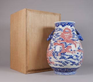 Chinese fine urn vase with box