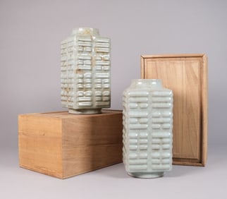 Lots Chinese square vase in box