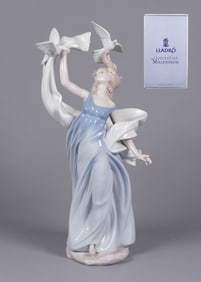 A tall Lladro figurine with box