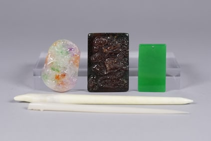 Lots Chinese carvings