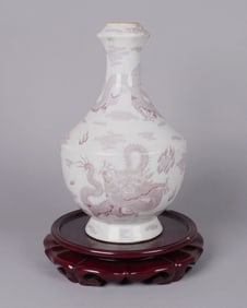 Chinese fine dragon vase