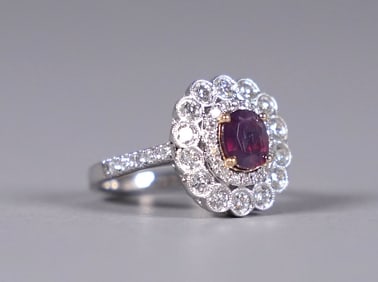 18 kt w/g Kashmir sapphire diamond ring