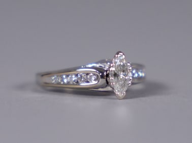 14 kt gold diamond ring