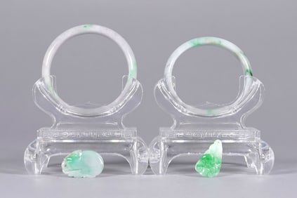 Lots Chinese carvings