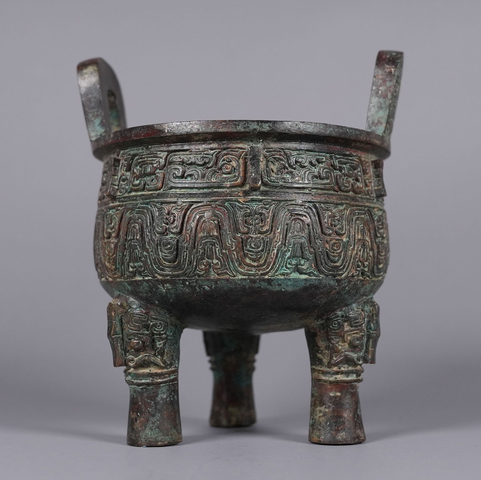 Chinese important bronze vessel (1 of 8)