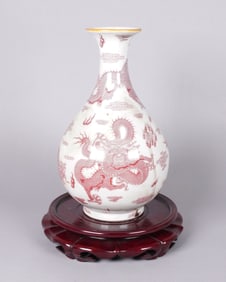 Chinese red dragon vase