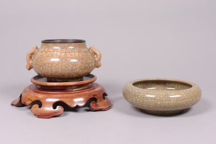 2 Chinese fine crackled porcelains