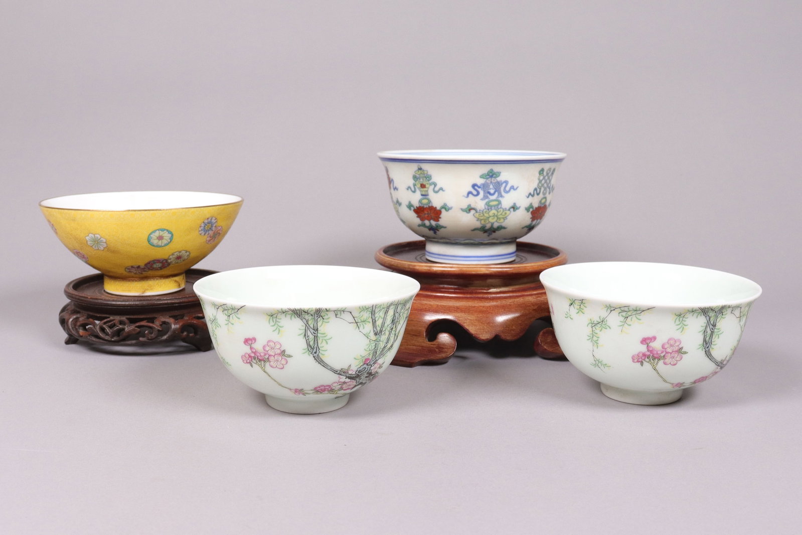 Lots Chinese fine bowls: Lots Chinese fine bowls, largest H: 2.25" x W: 5."