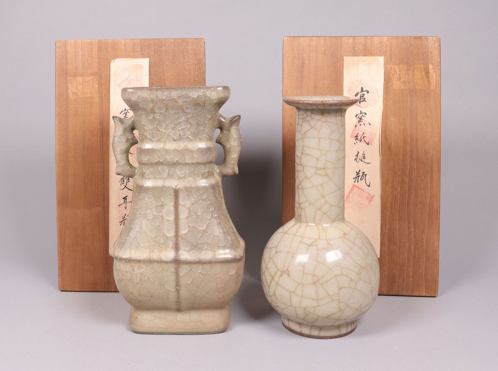 2 Chinese crackled vase with box (1 of 7)