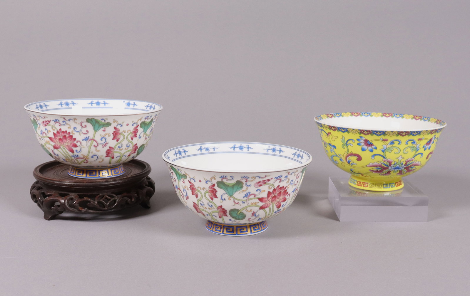 Lots Chinese fine bowls: Lots Chinese fine bowls, largest H: 2.5" x W: 4.65."