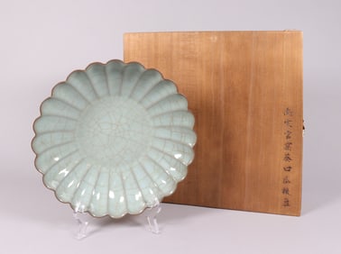 Chinese important celadon foliated dish