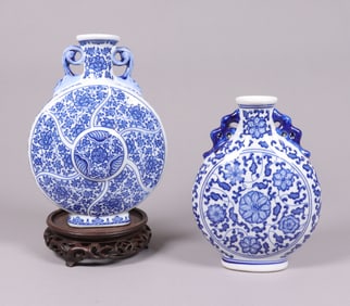 2 Chinese b/w vase