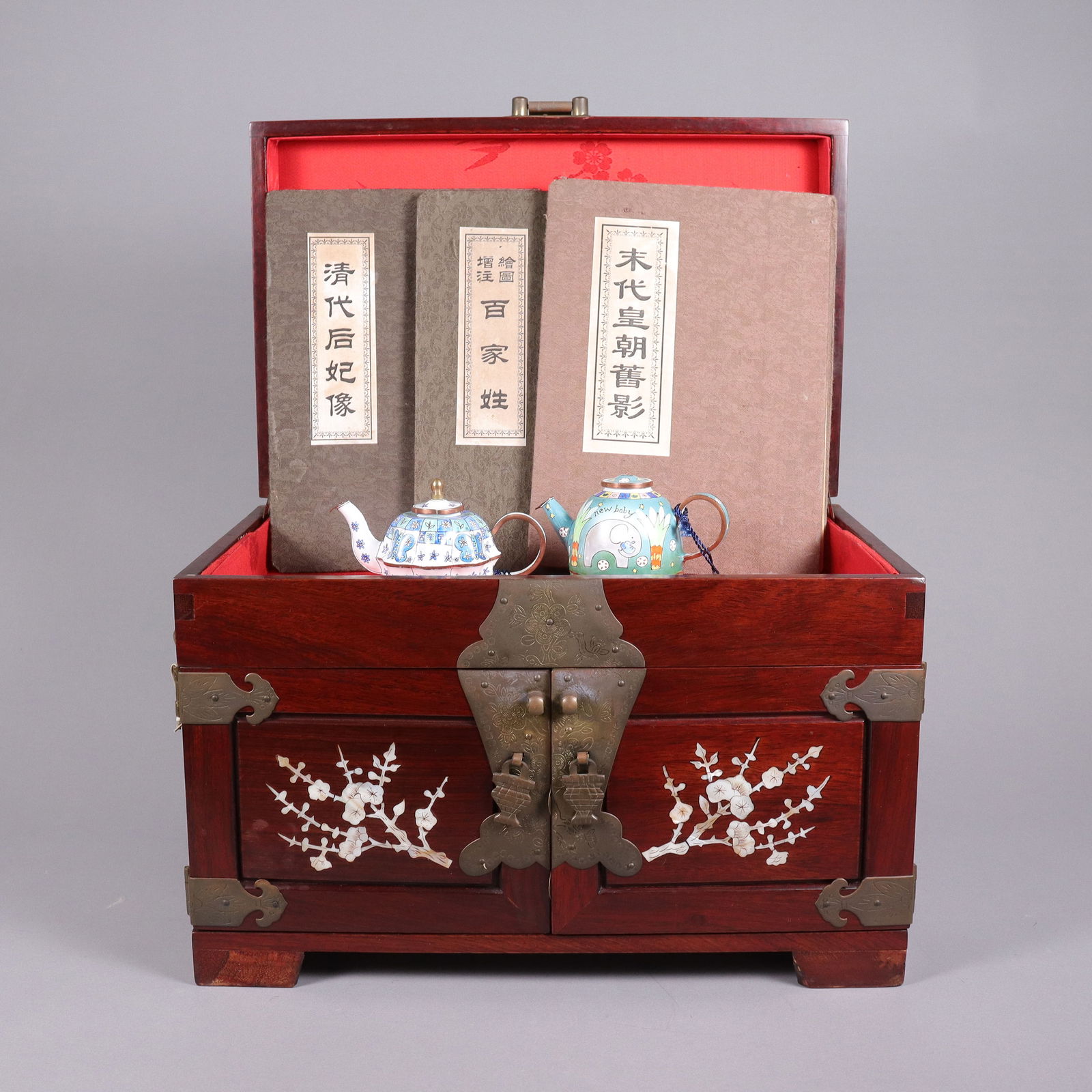 Lots Chinese items in box (1 of 8)