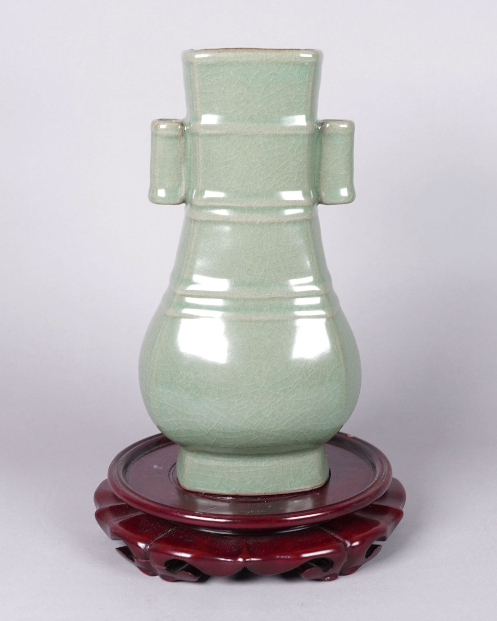 Chinese fine handled vase (1 of 6)