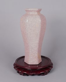 Chinese fine crackled vase