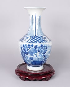 Chinese fine b/w vase