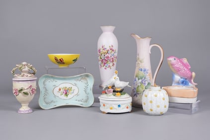 Lots figurines and Chinese bowl