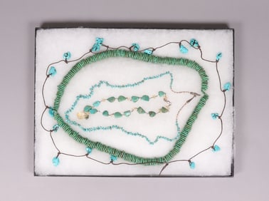 Lots stone necklaces in box