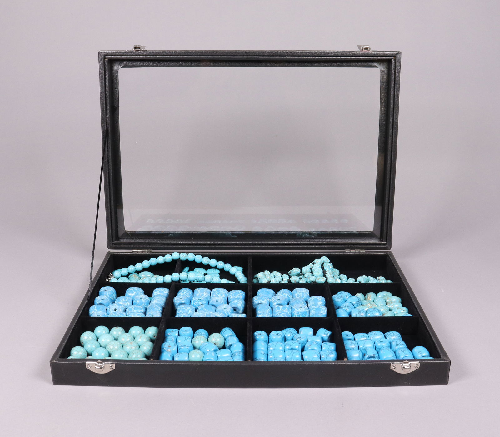 Lots turquoise beads in box (1 of 6)