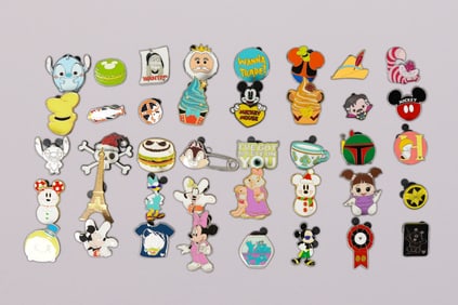 Lots Disney vintage pins