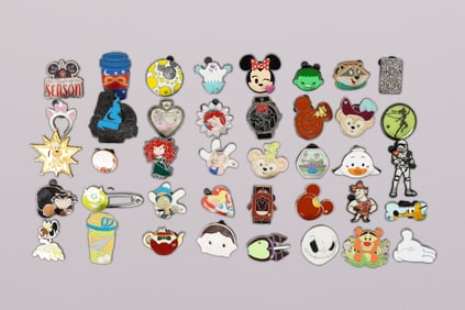 Lots Disney vintage pins