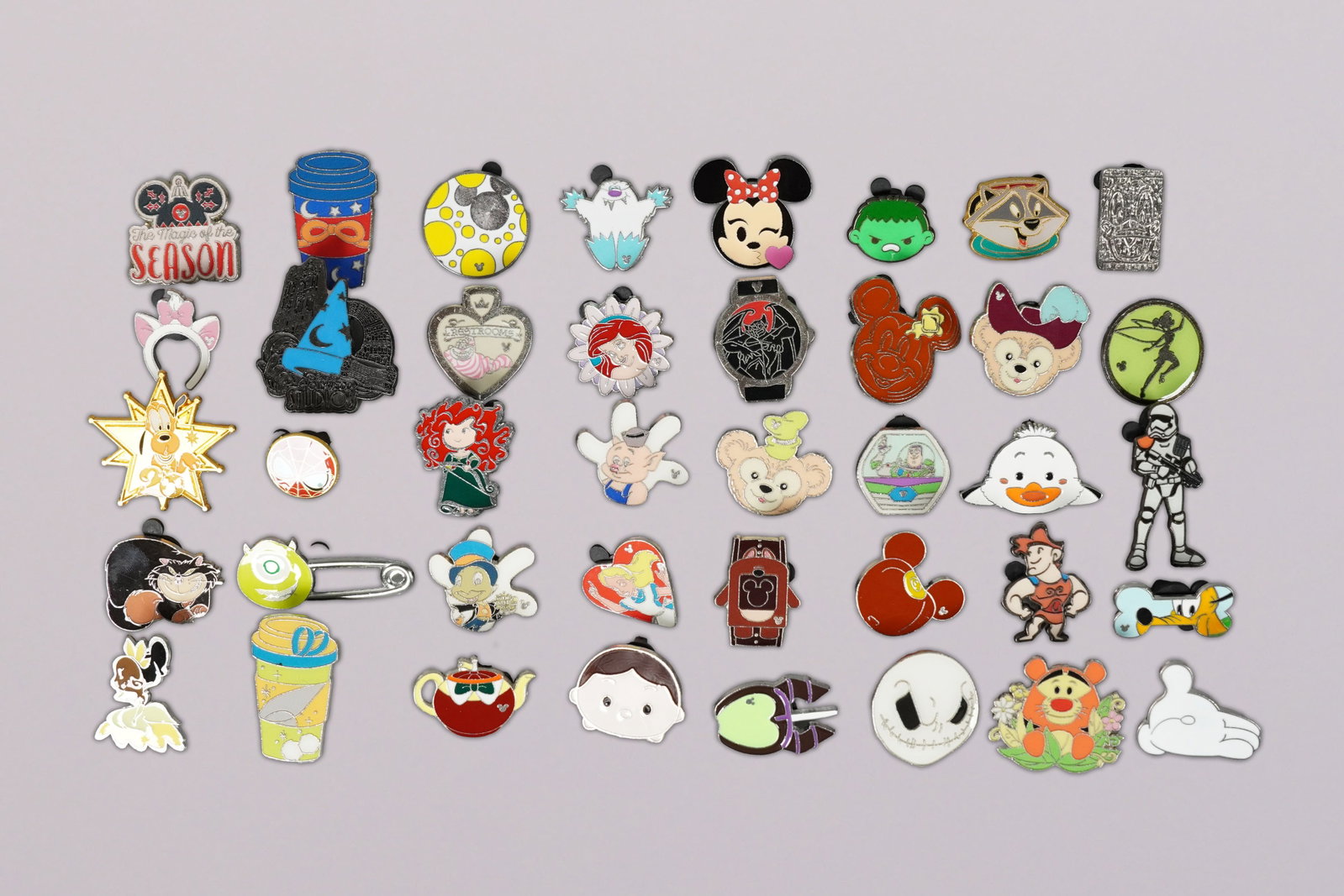 Lots Disney vintage pins: Lots Disney vintage pins.