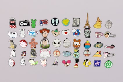 Lots Disney vintage pins