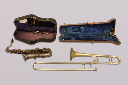 Lots vintage musical instruments