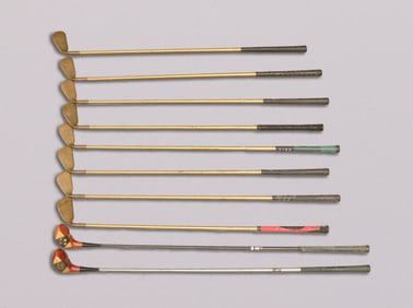 Lots vintage golf clubs