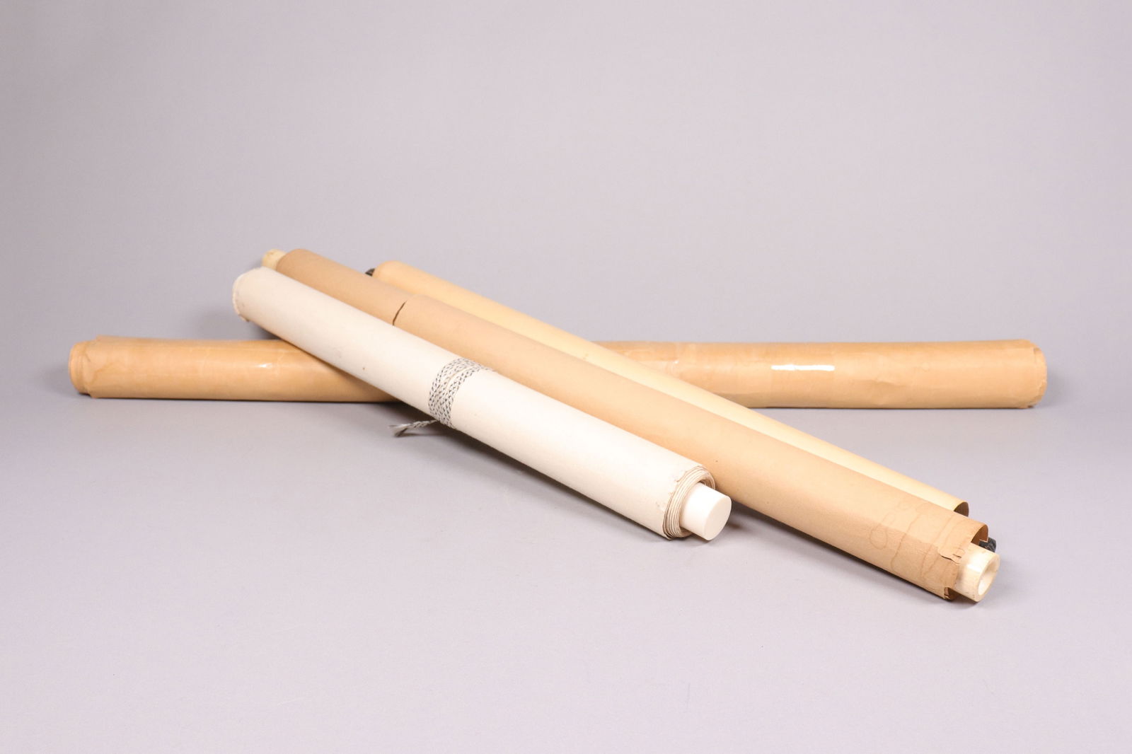 Lots fine Chinese scrolls: Lots fine Chinese scrolls.