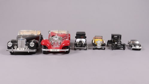 Lots vintage car toys