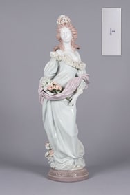 A large Lladro fine figurine with box