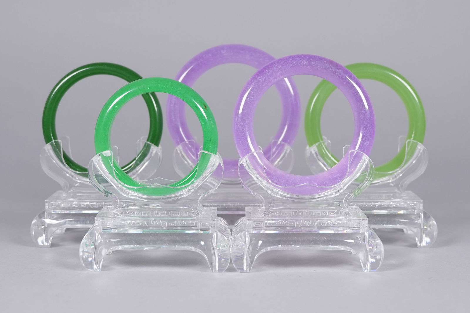 Lots Chinese fine bangles: Lots Chinese fine bangles.