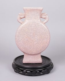 Chinese fine crackled vase