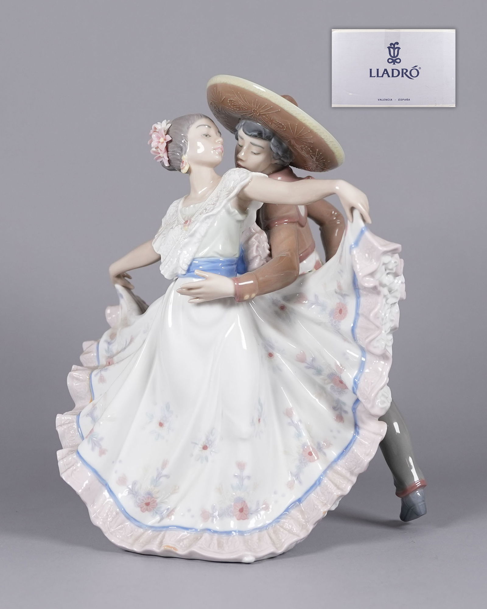 A Lladro fine figurine with box (1 of 9)