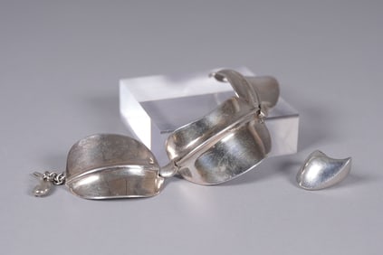 Lots silver jewelry 2.4 oz